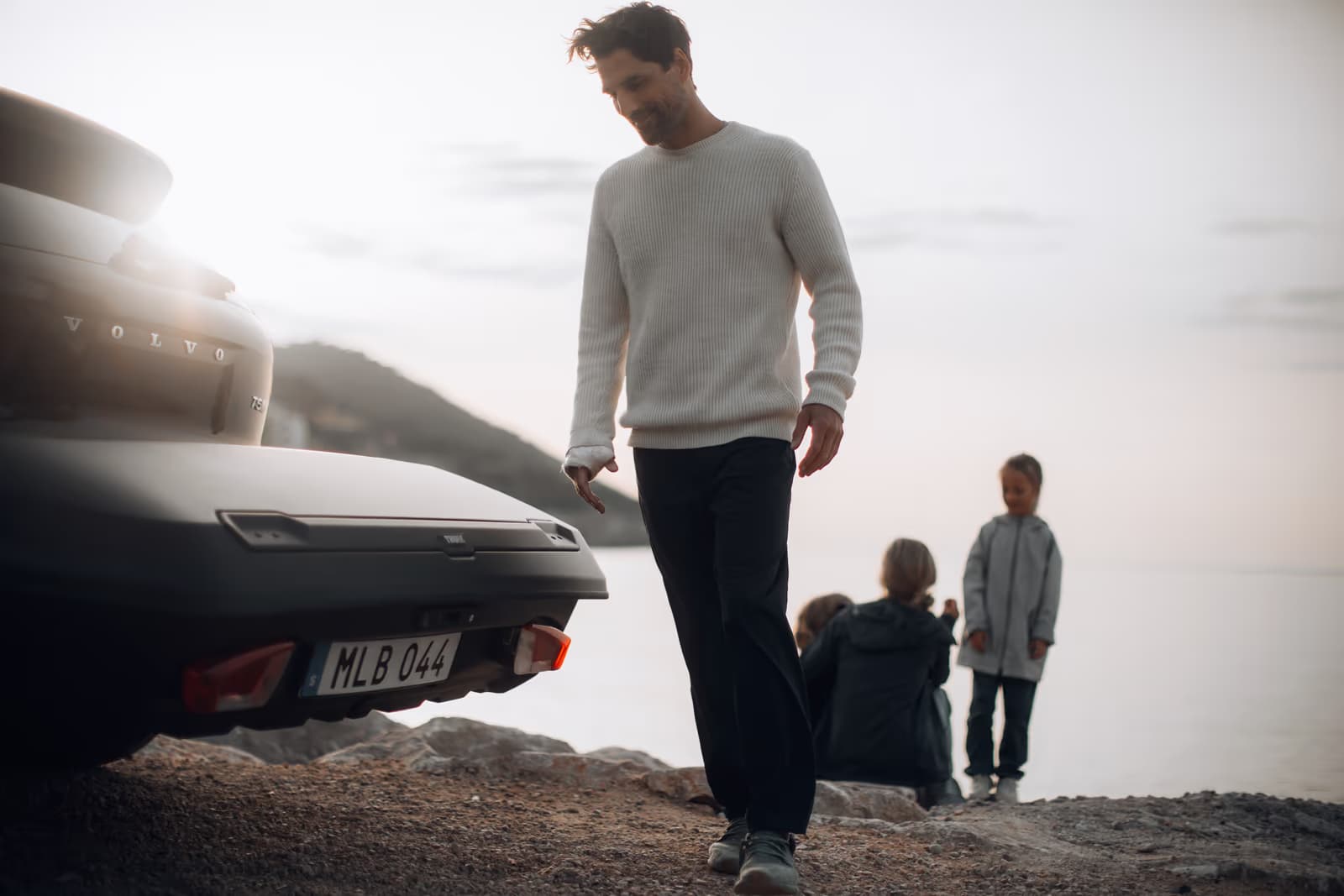 Wagen met vakantiebagage klaar voor vertrek
